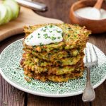 Tortitas de Calabacín con Salsa de Yogur_come sano