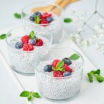pudin de yogur con chia y frutos rojos_come sano